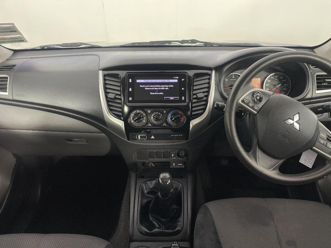 Photo '17' of Mitsubishi Triton