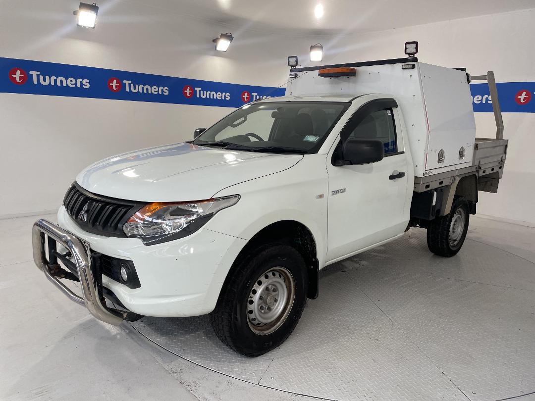 Photo '4' of Mitsubishi Triton