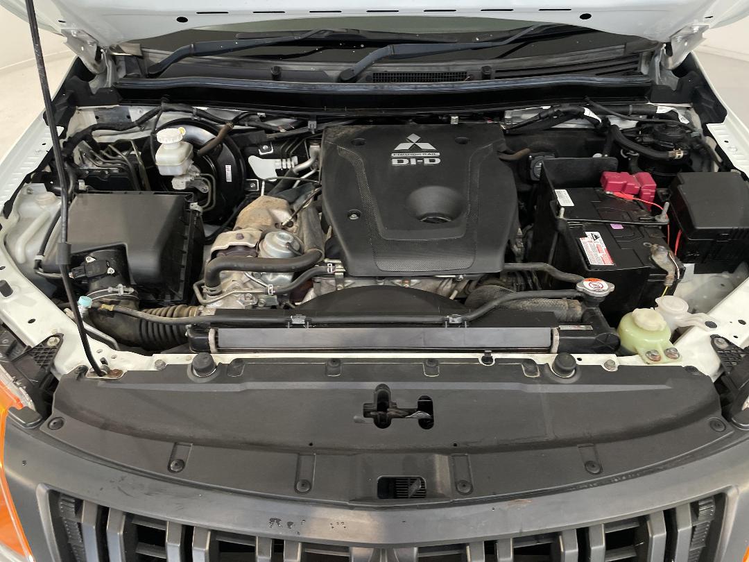 Photo '13' of Mitsubishi Triton