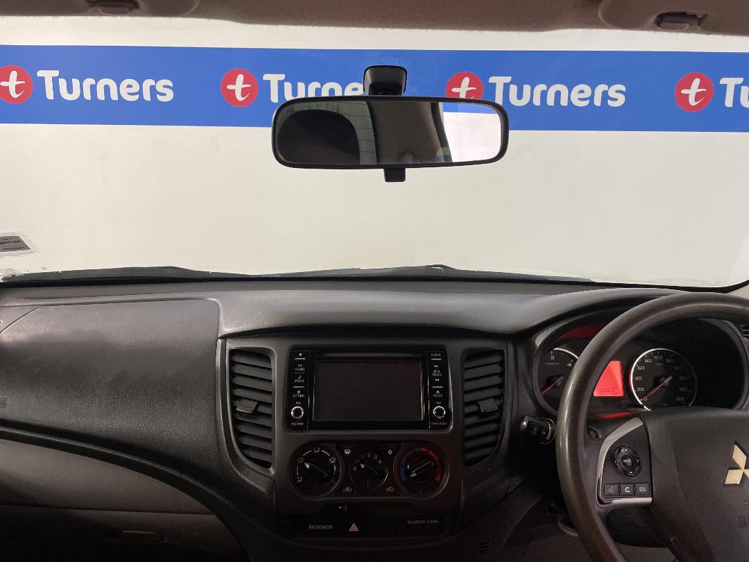 Photo '17' of Mitsubishi Triton