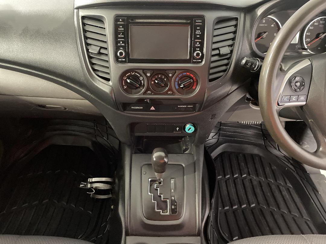 Photo '18' of Mitsubishi Triton