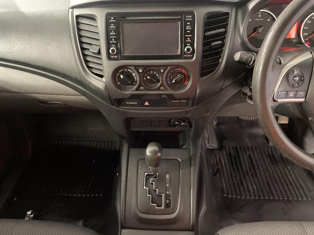 Photo '18' of Mitsubishi Triton