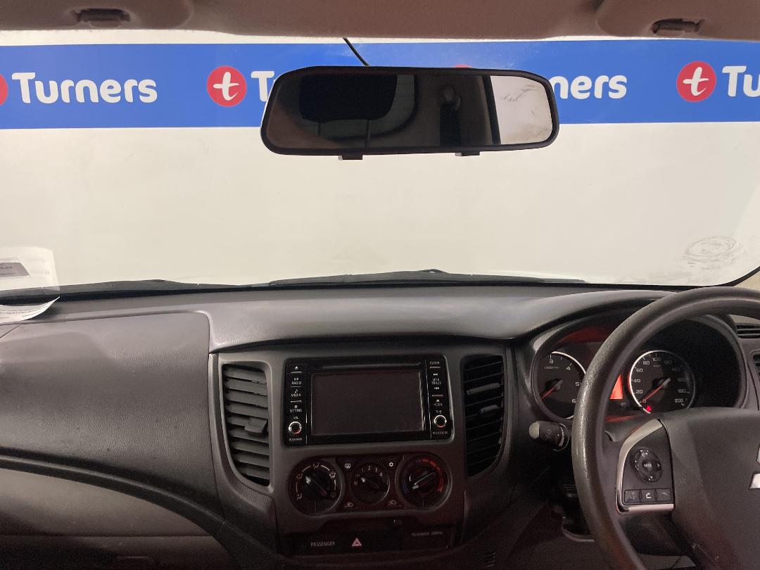 Photo '17' of Mitsubishi Triton