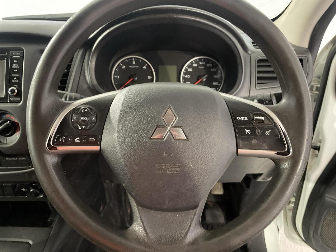 Photo '25' of Mitsubishi Triton