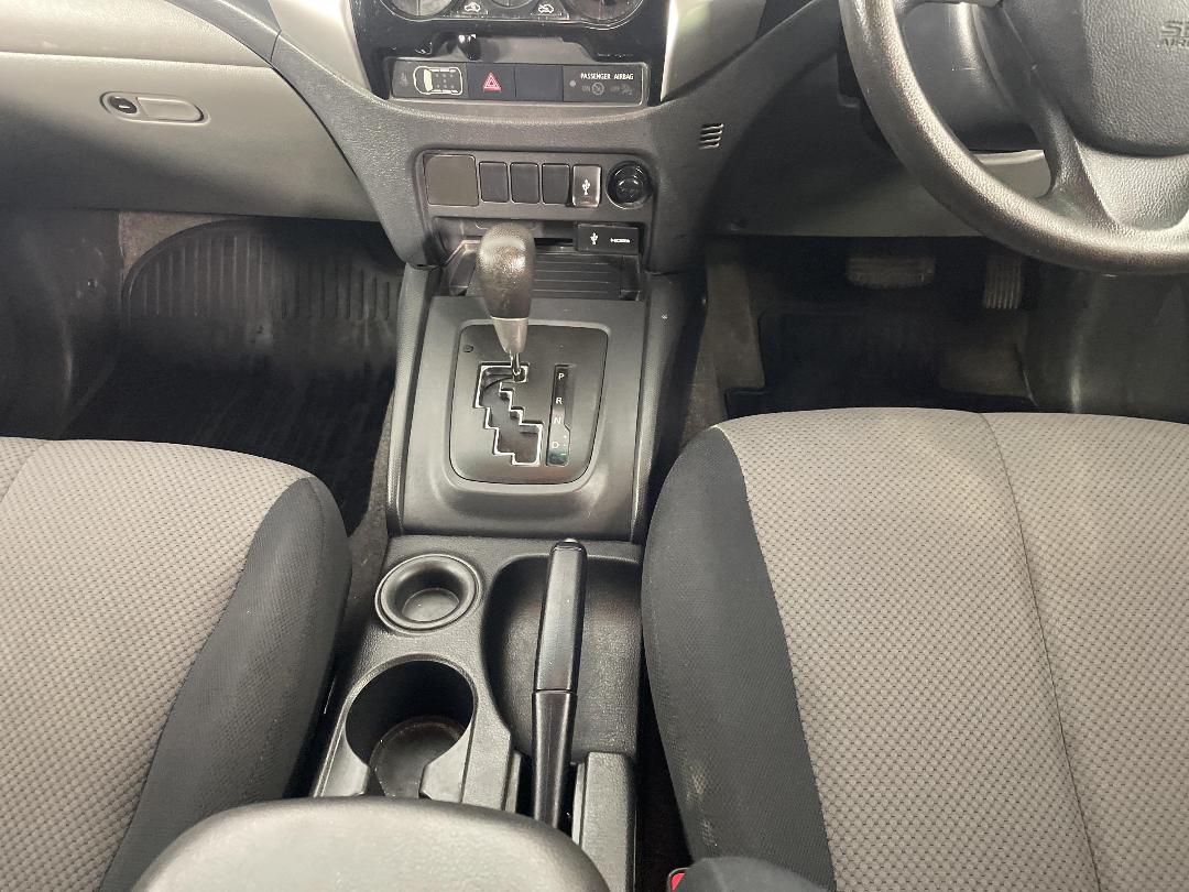 Photo '18' of Mitsubishi Triton Photo '18' of Mitsubishi Triton