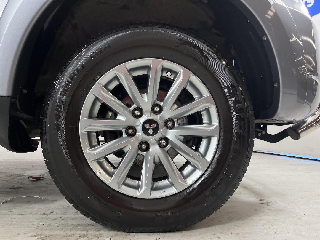 Photo '9' of Mitsubishi Triton