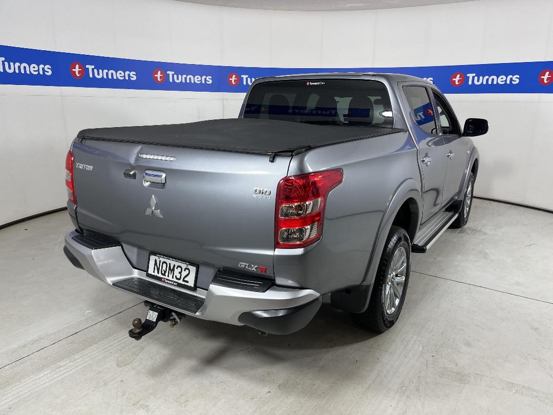 Photo '7' of Mitsubishi Triton
