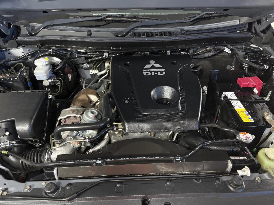 Photo '13' of Mitsubishi Triton