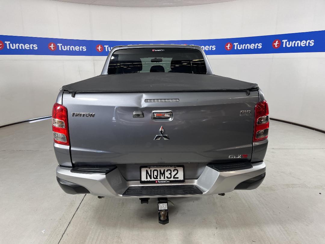 Photo '6' of Mitsubishi Triton