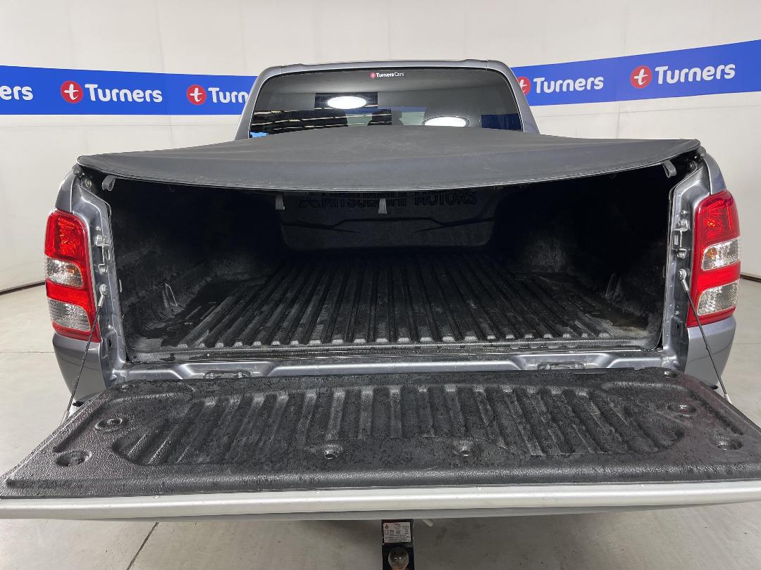 Photo '14' of Mitsubishi Triton