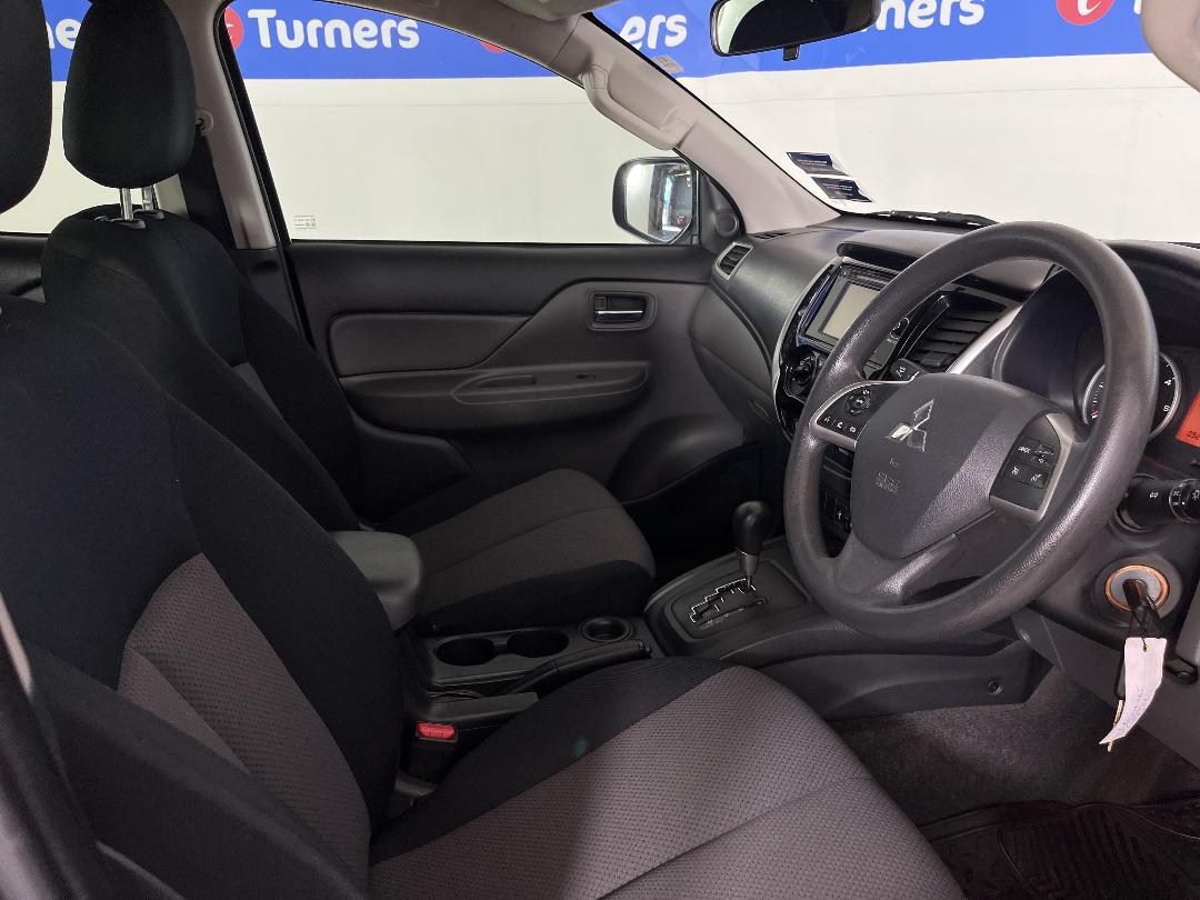 Photo '16' of Mitsubishi Triton