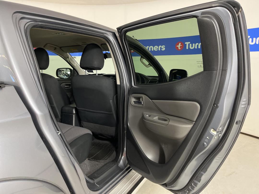 Photo '19' of Mitsubishi Triton