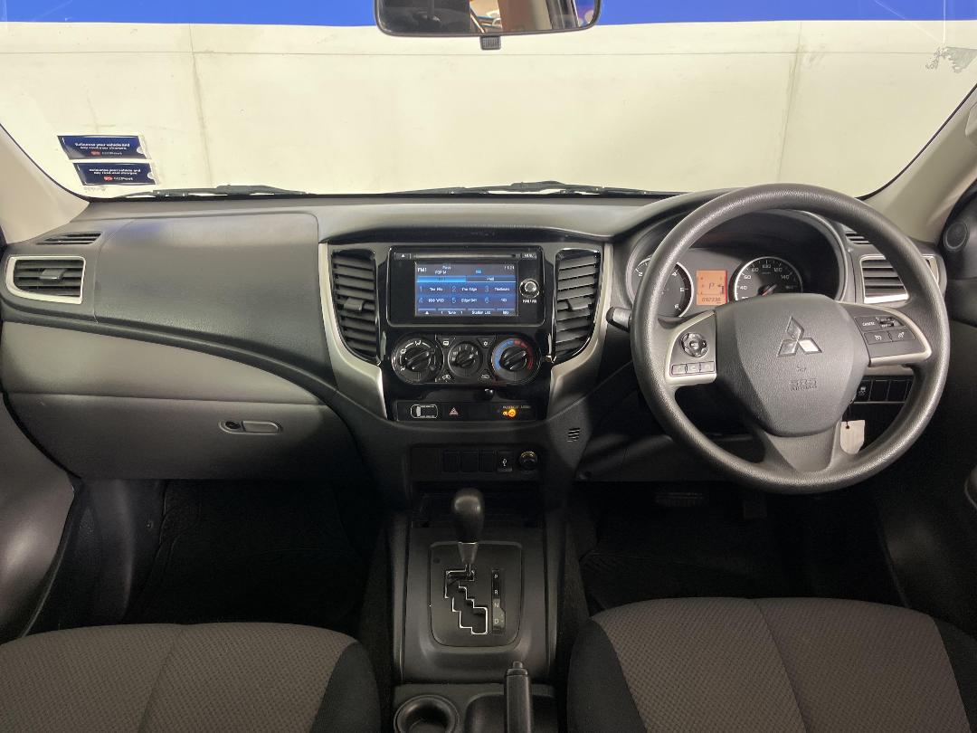 Photo '17' of Mitsubishi Triton