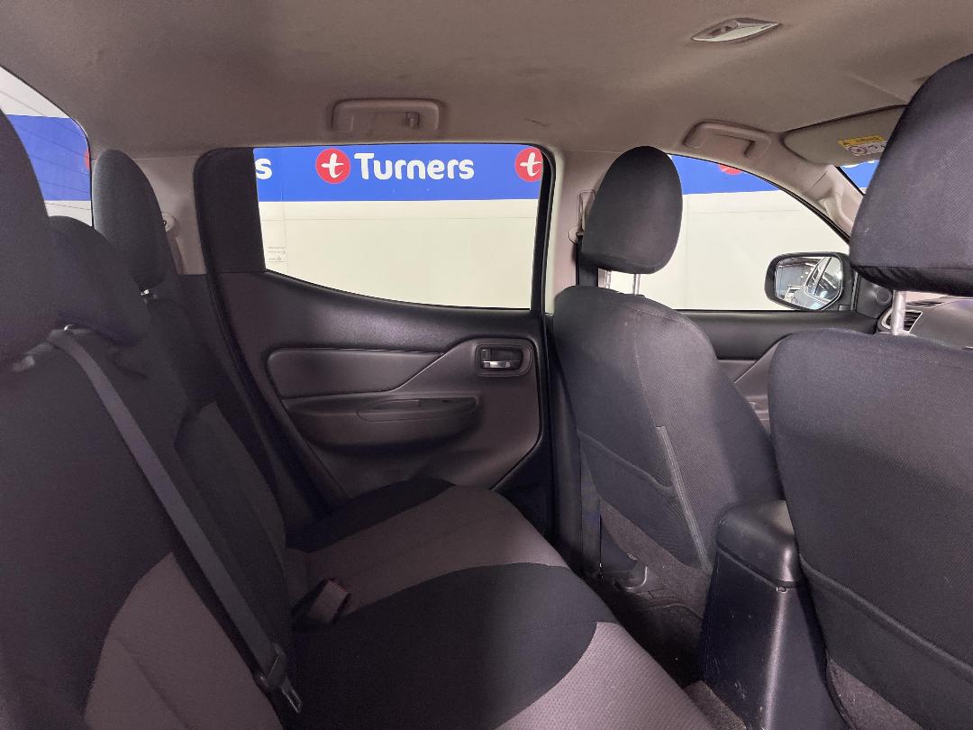 Photo '20' of Mitsubishi Triton