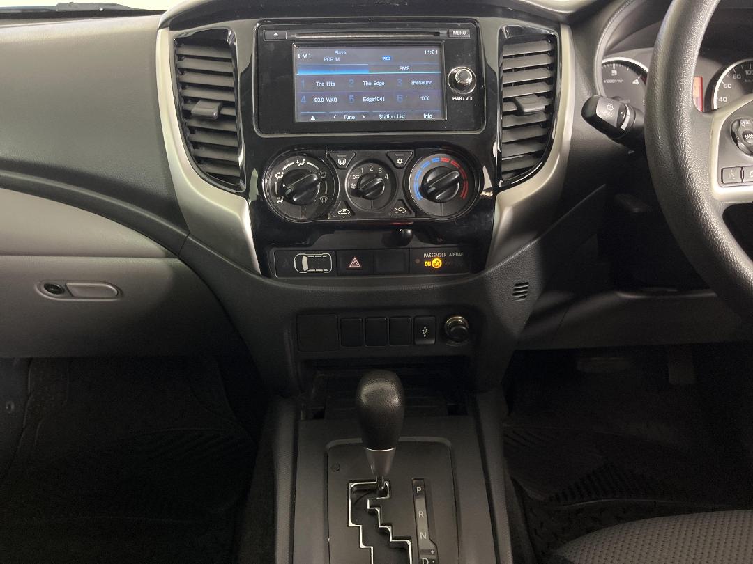 Photo '18' of Mitsubishi Triton