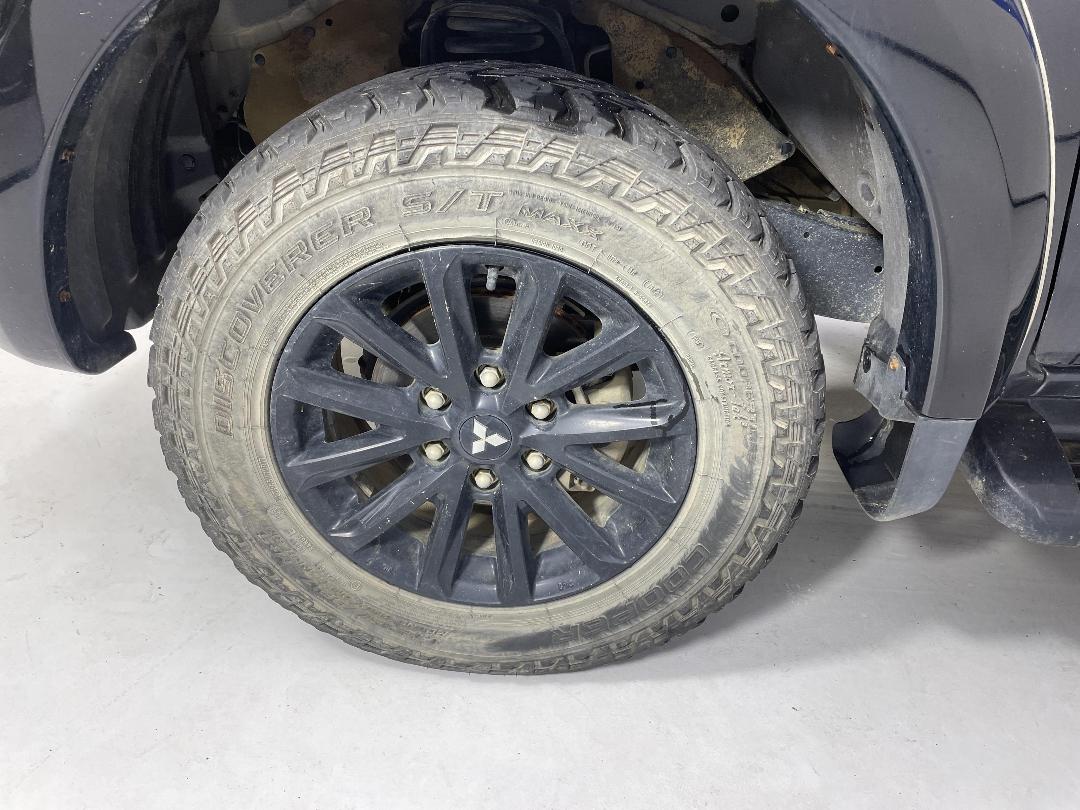 Photo '10' of Mitsubishi Triton