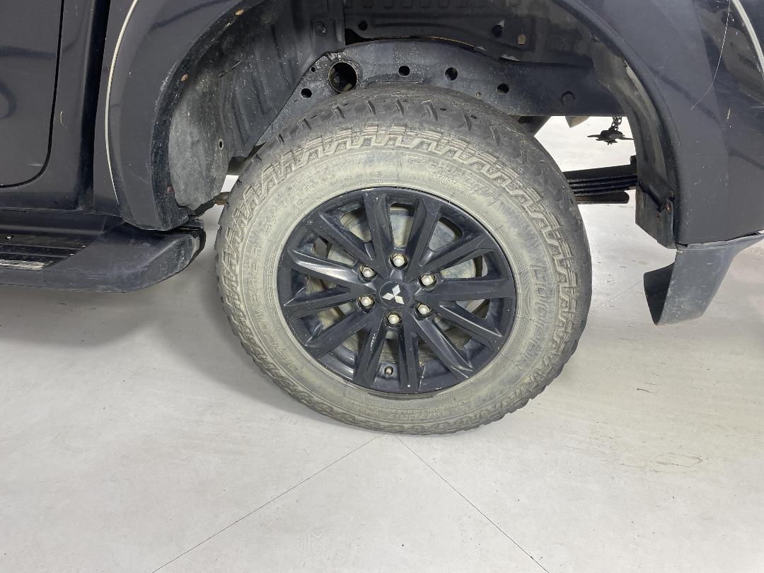 Photo '11' of Mitsubishi Triton