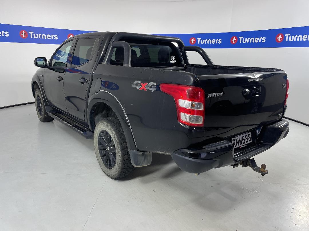 Photo '5' of Mitsubishi Triton