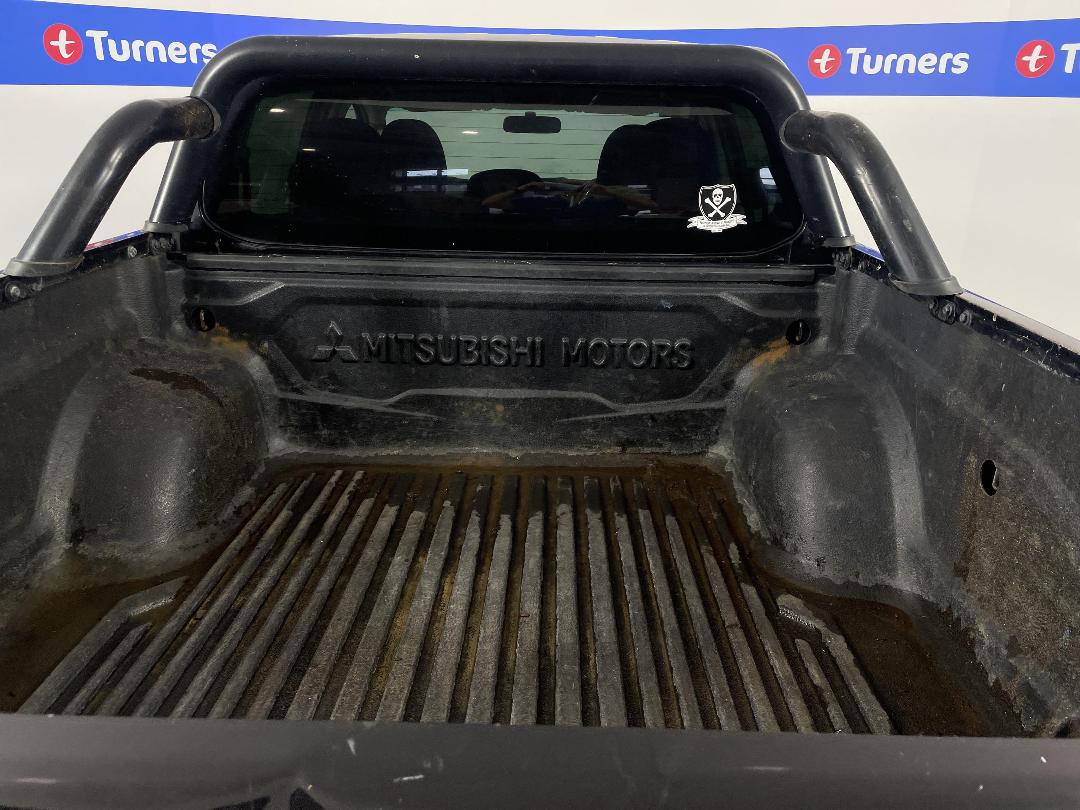 Photo '14' of Mitsubishi Triton