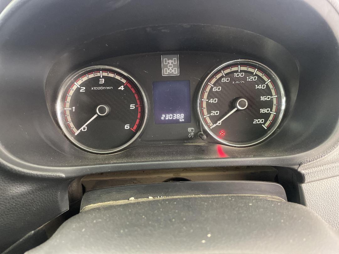 Photo '21' of Mitsubishi Triton