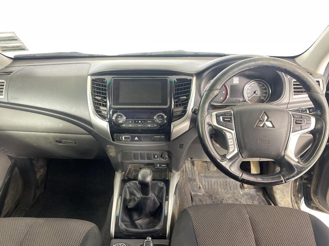 Photo '17' of Mitsubishi Triton