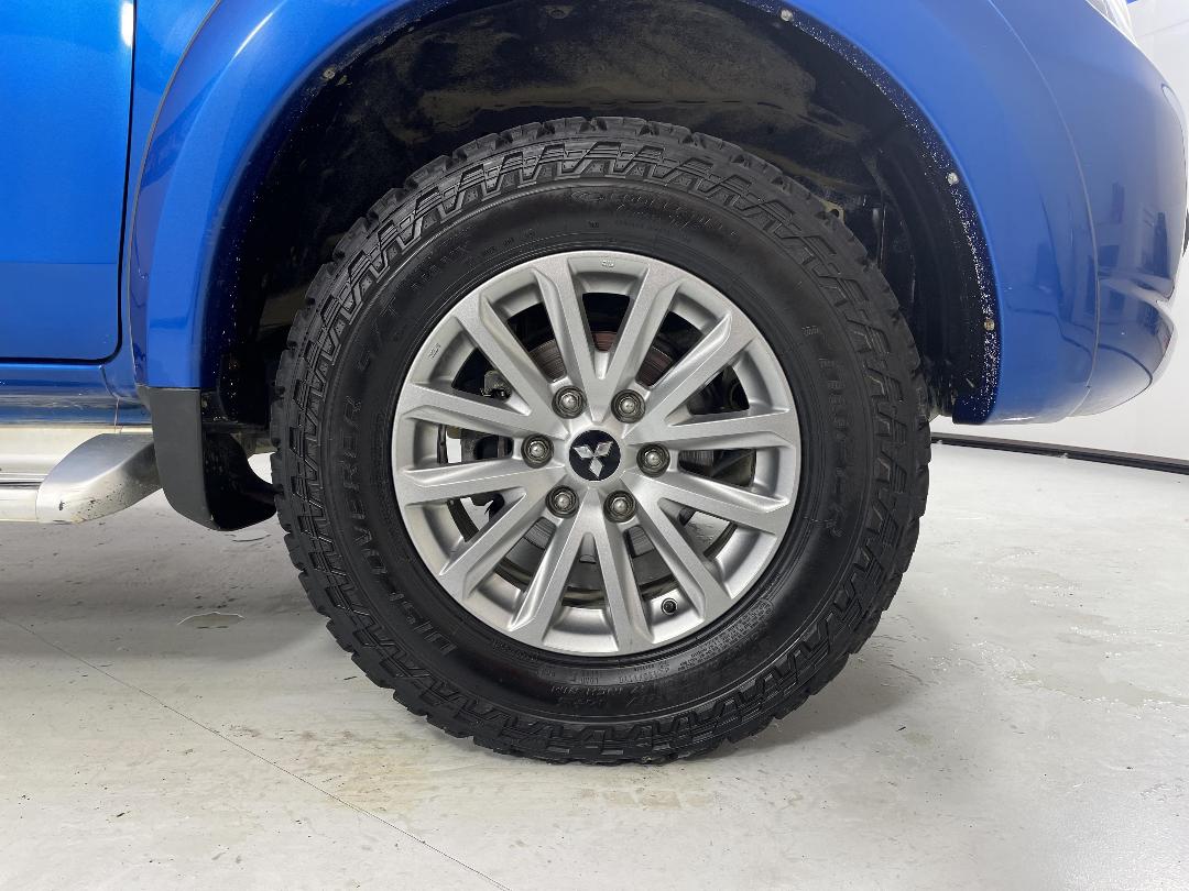 Photo '9' of Mitsubishi Triton