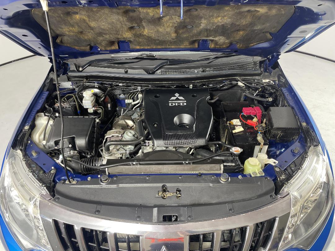 Photo '13' of Mitsubishi Triton