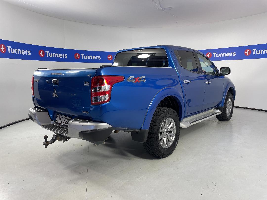 Photo '7' of Mitsubishi Triton