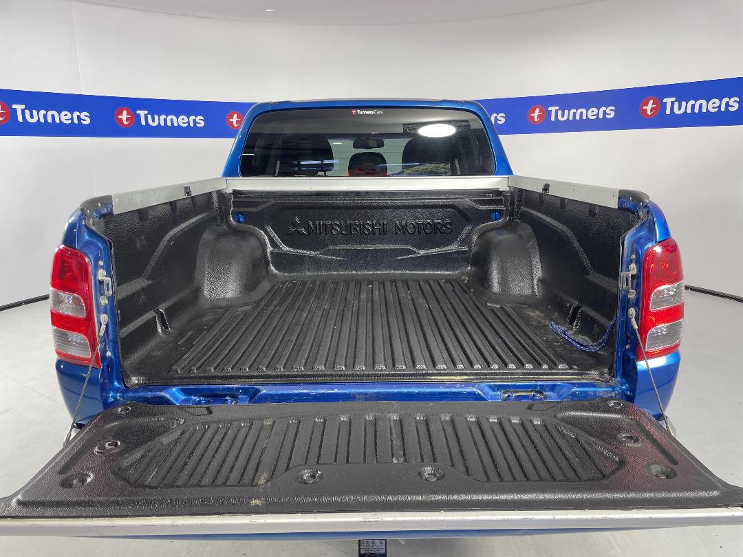 Photo '14' of Mitsubishi Triton