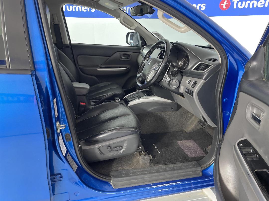 Photo '16' of Mitsubishi Triton