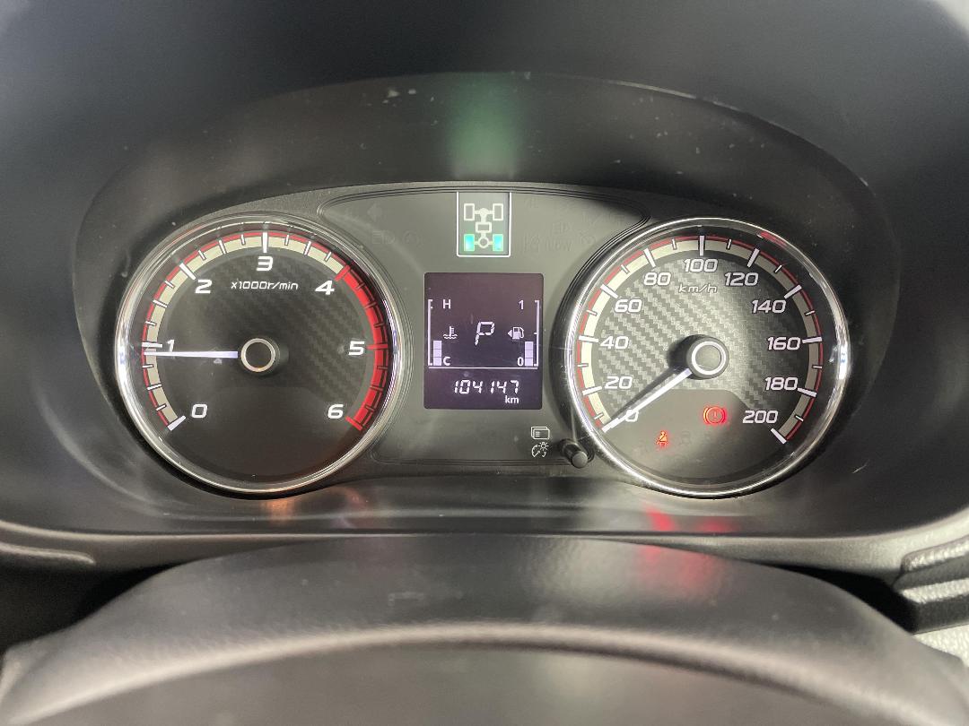 Photo '21' of Mitsubishi Triton