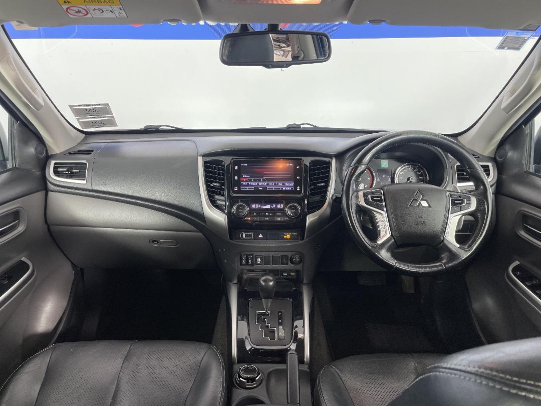 Photo '17' of Mitsubishi Triton