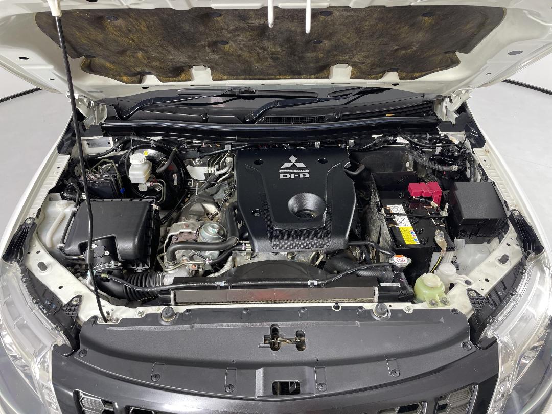 Photo '13' of Mitsubishi Triton