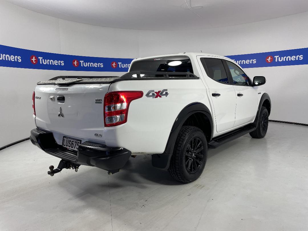 Photo '7' of Mitsubishi Triton