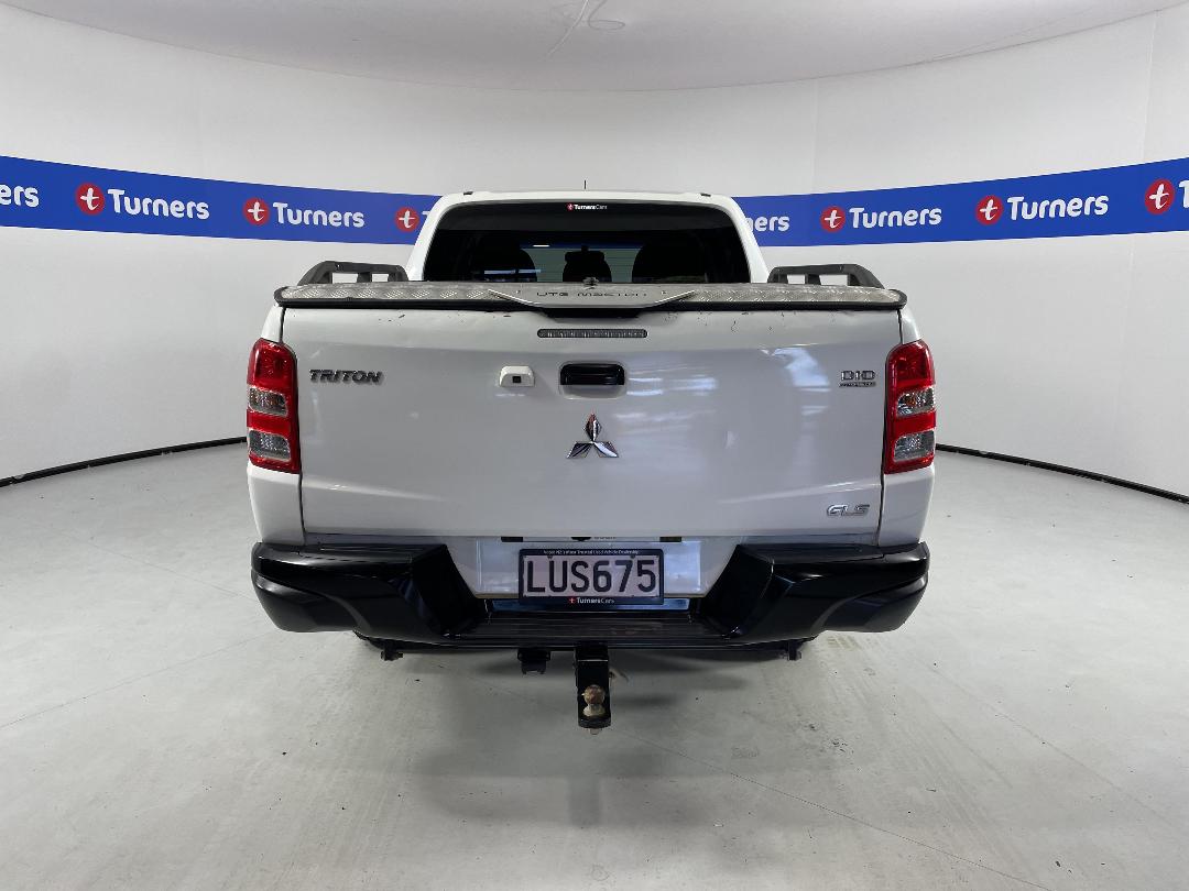 Photo '6' of Mitsubishi Triton