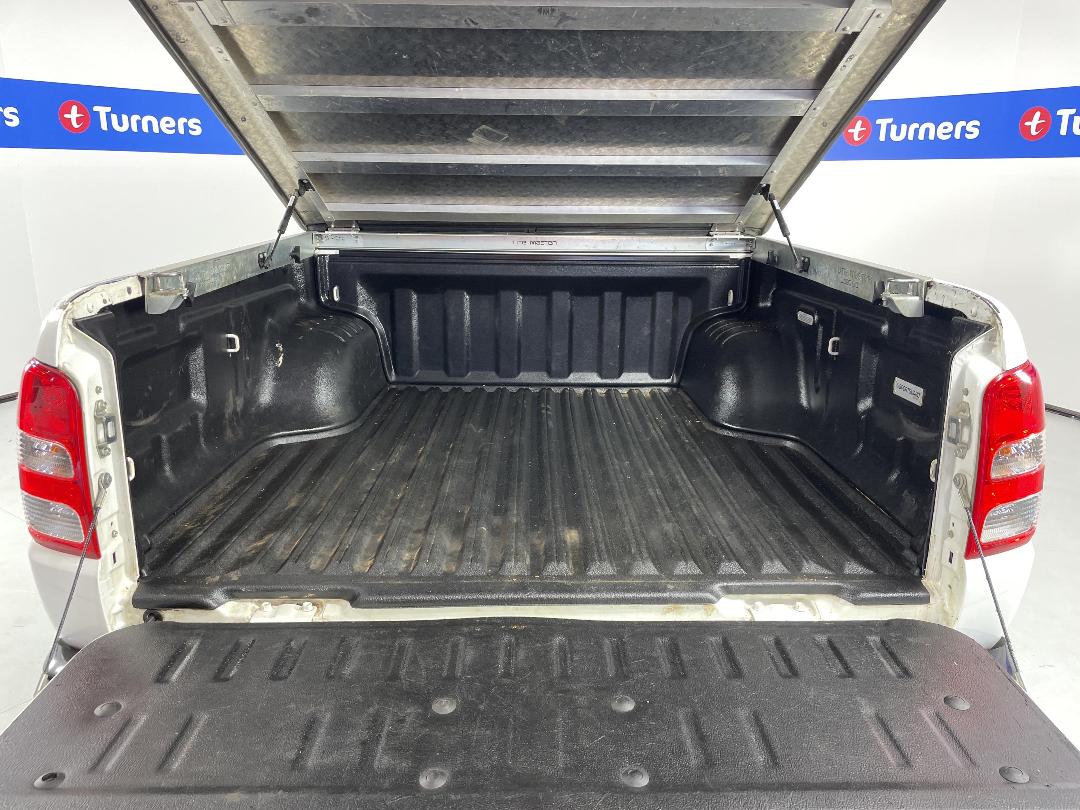 Photo '14' of Mitsubishi Triton