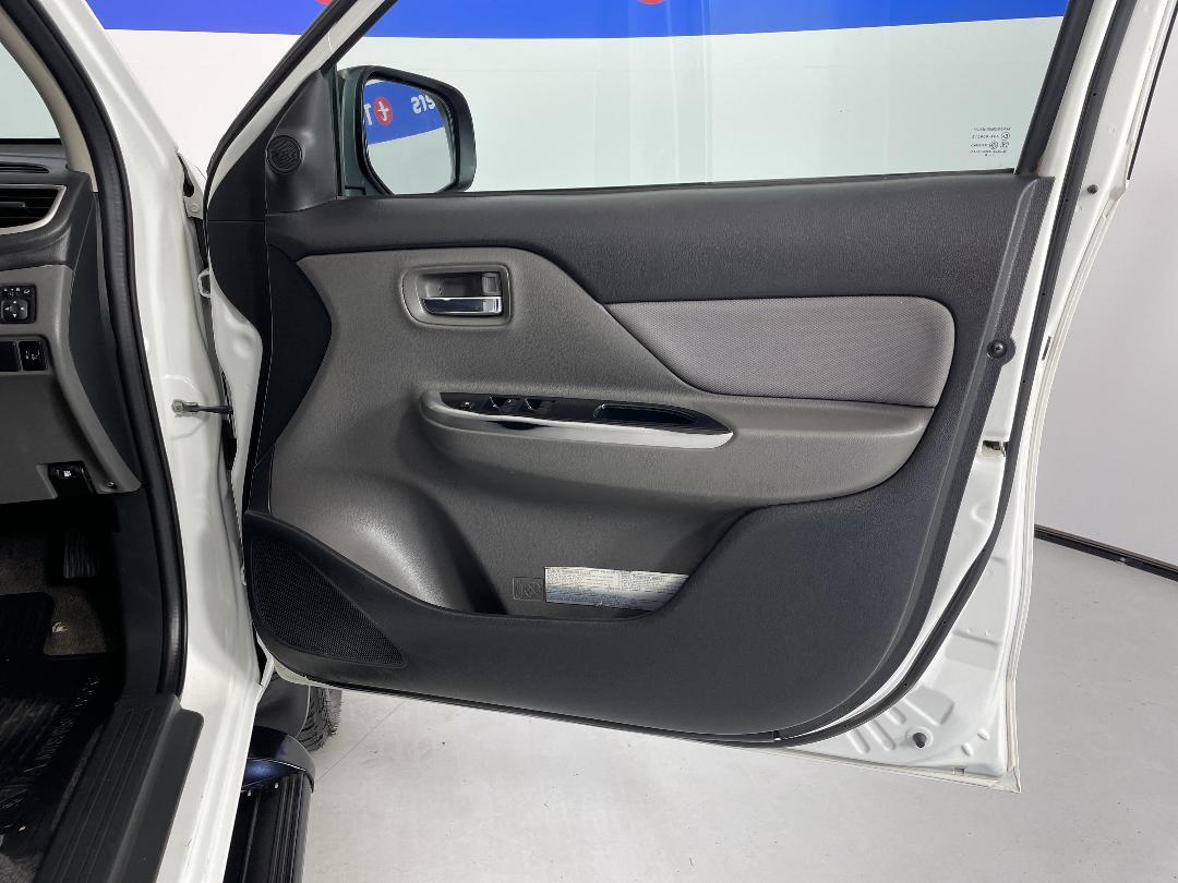 Photo '15' of Mitsubishi Triton