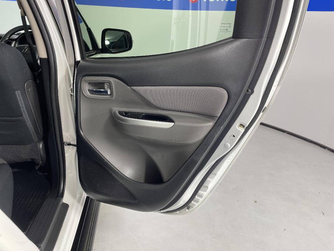 Photo '19' of Mitsubishi Triton