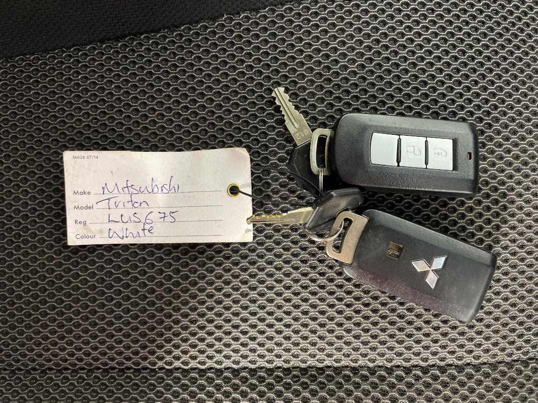 Photo '22' of Mitsubishi Triton