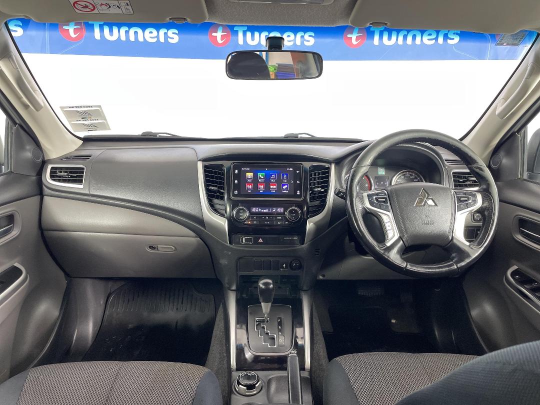 Photo '17' of Mitsubishi Triton