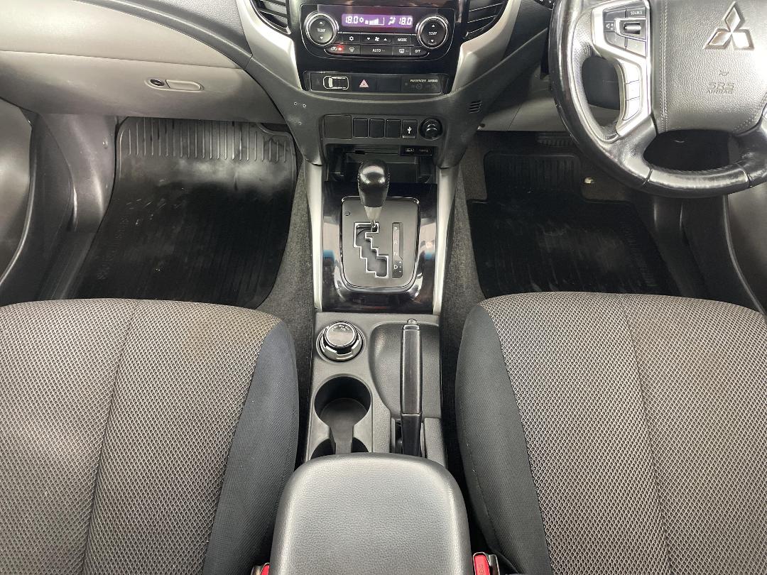 Photo '18' of Mitsubishi Triton