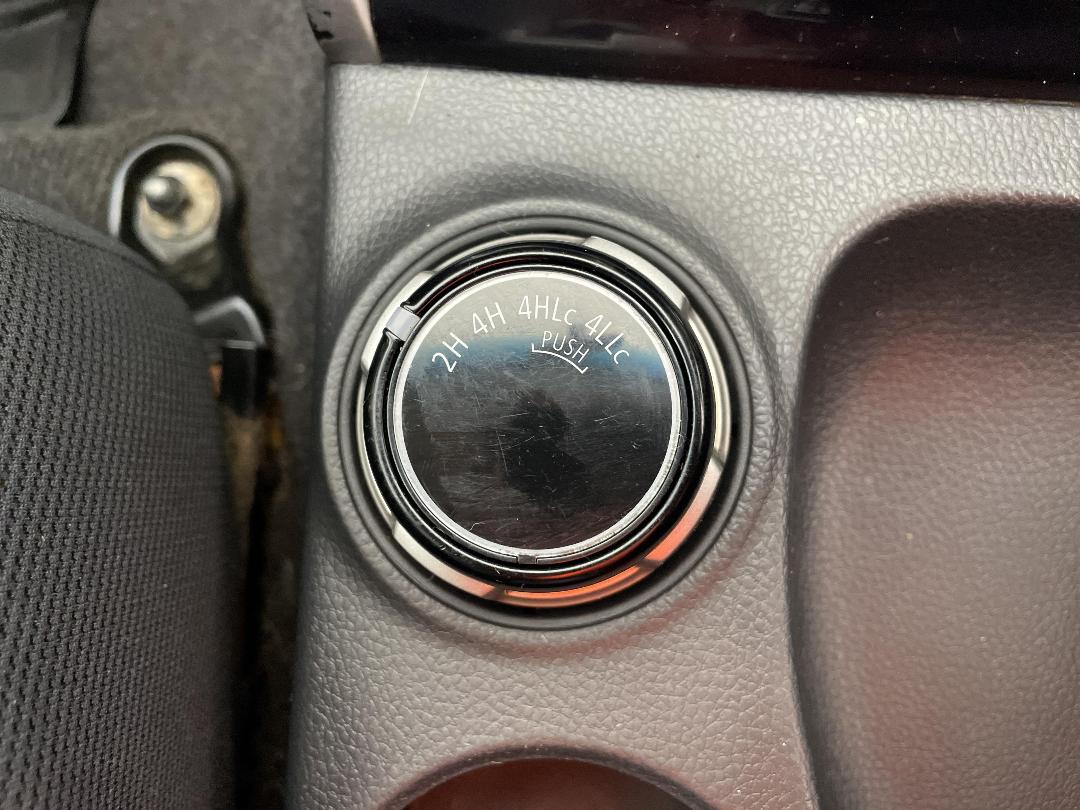 Photo '27' of Mitsubishi Triton