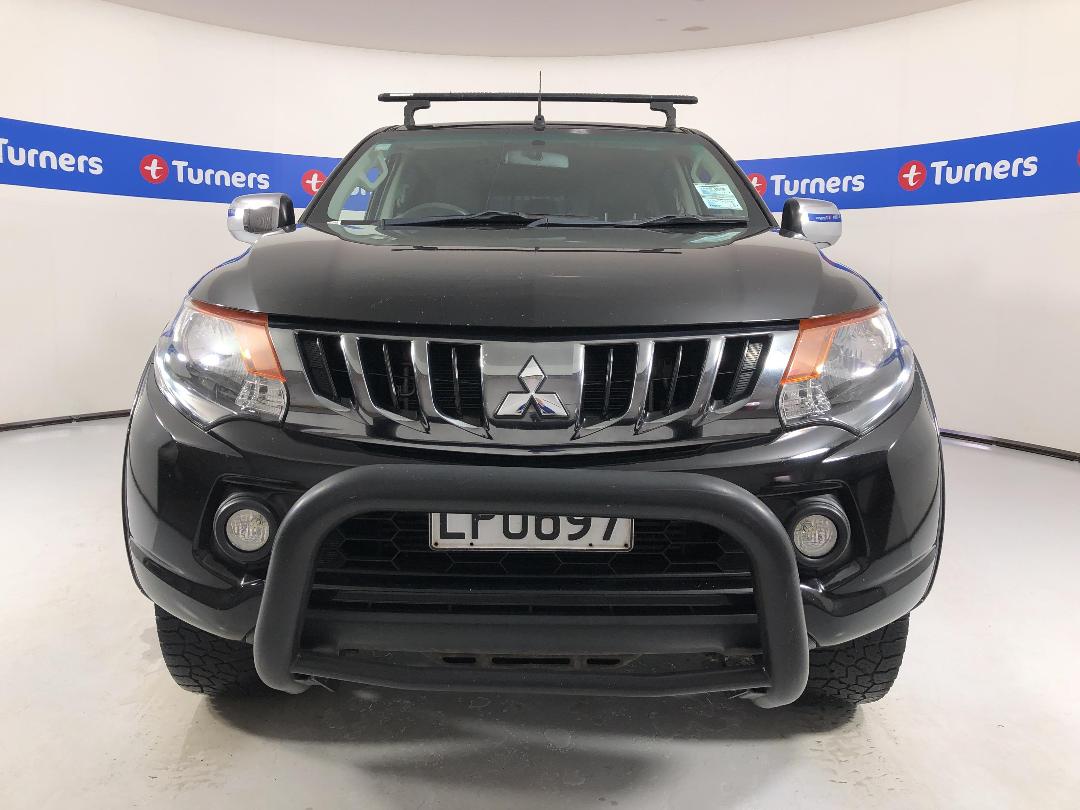 Photo '2' of Mitsubishi Triton