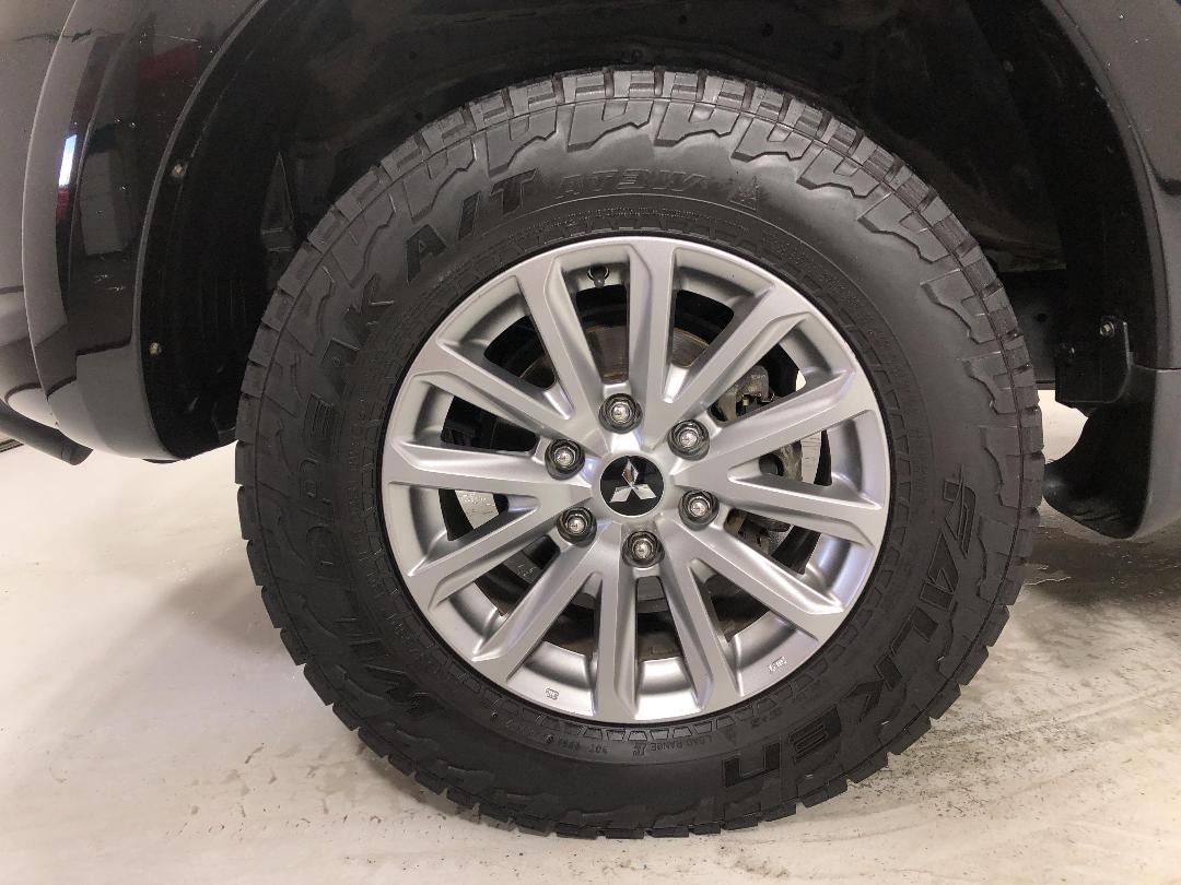 Photo '10' of Mitsubishi Triton