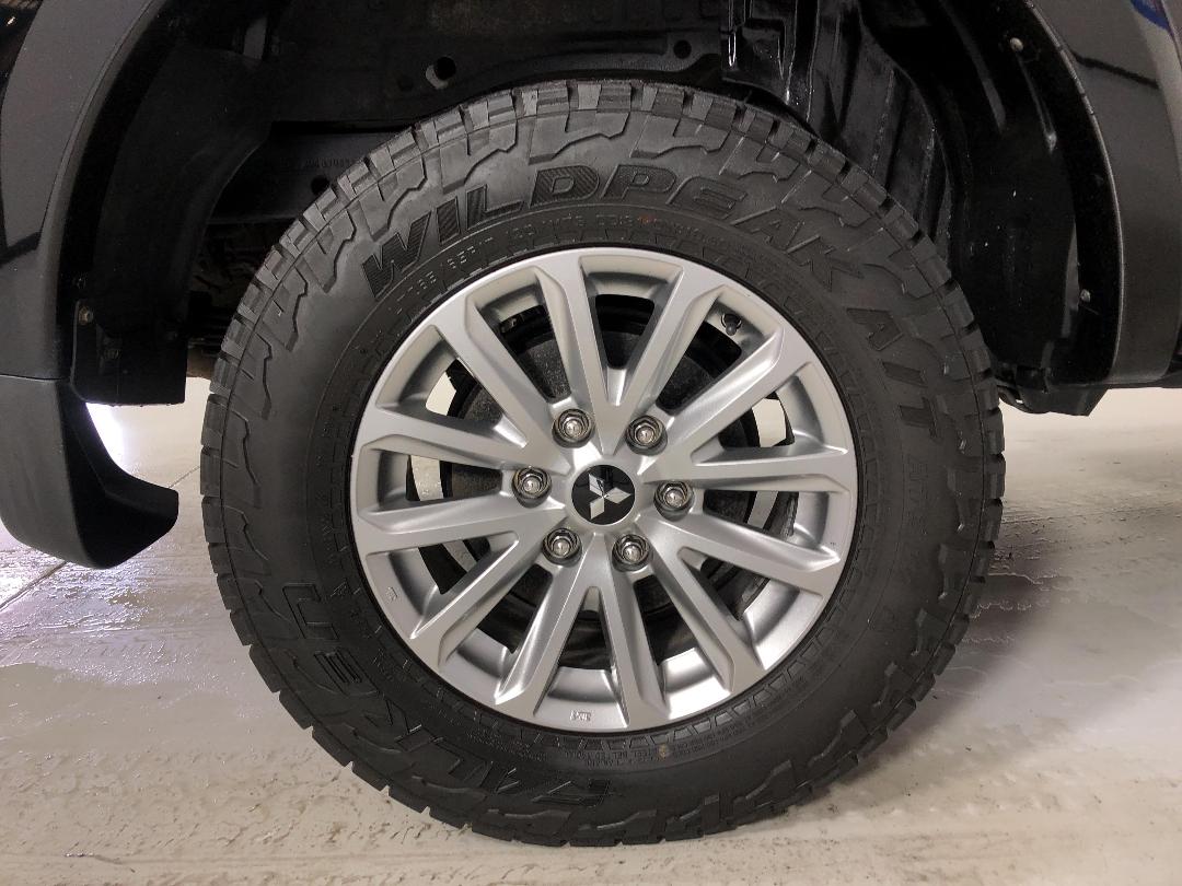 Photo '12' of Mitsubishi Triton