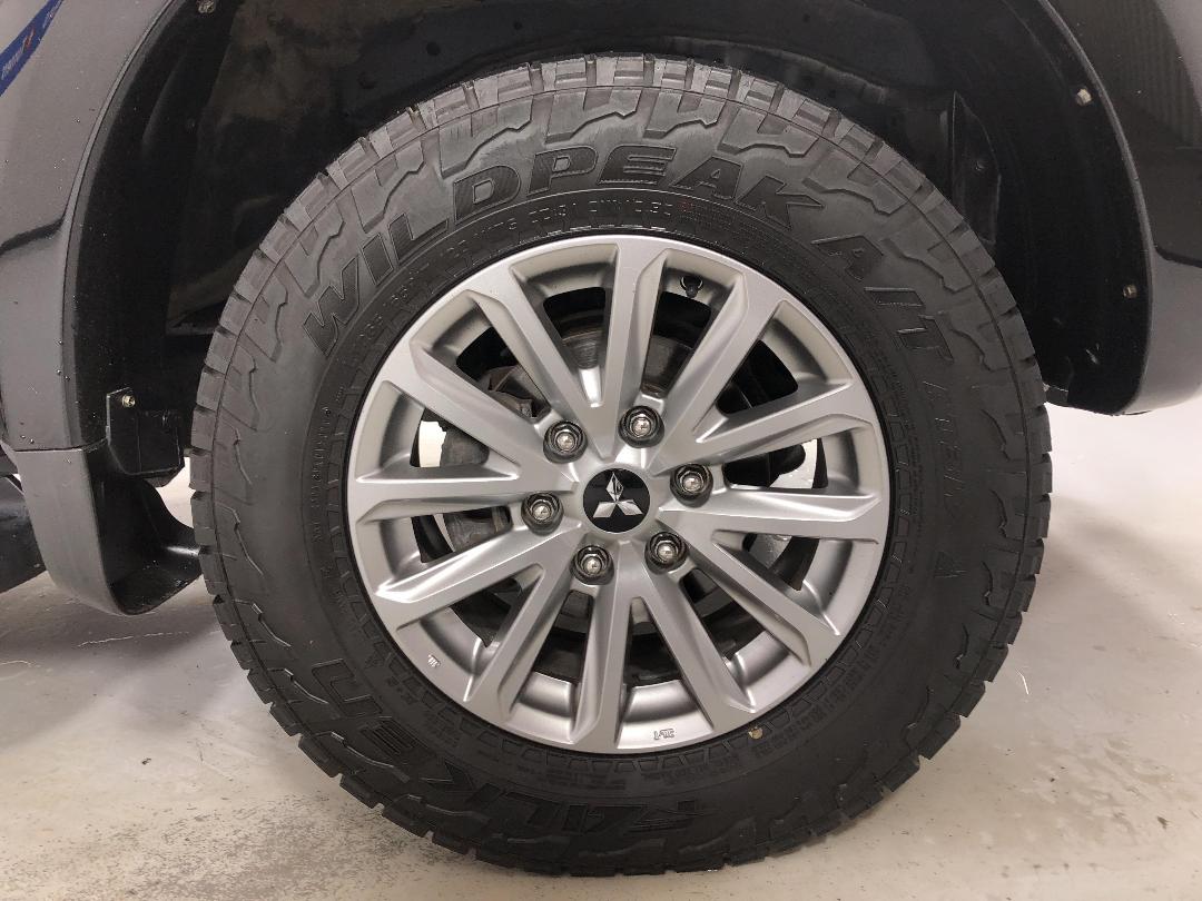 Photo '9' of Mitsubishi Triton