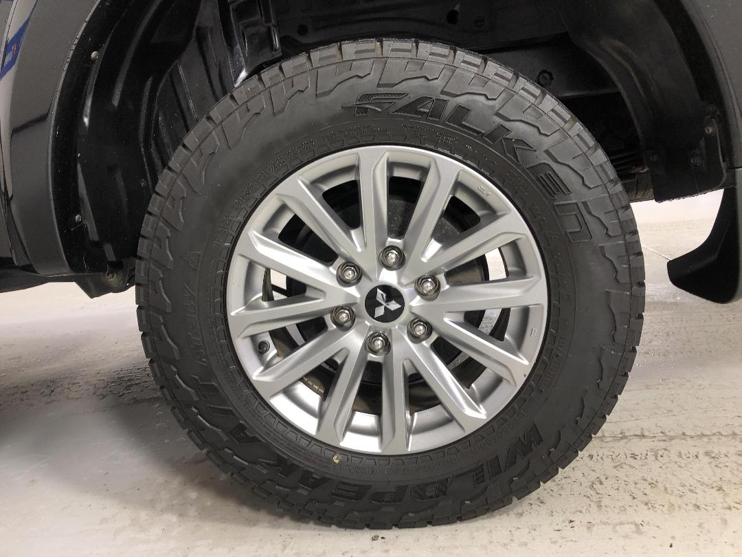 Photo '11' of Mitsubishi Triton