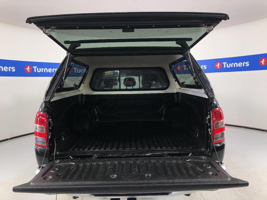 Photo '14' of Mitsubishi Triton