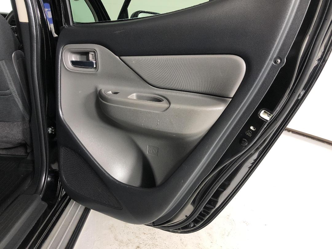 Photo '19' of Mitsubishi Triton