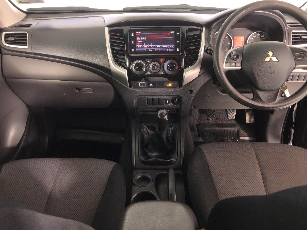 Photo '17' of Mitsubishi Triton